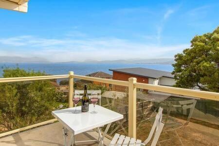 Spacious Modern Home Outstanding Views sleeps 9 Hobart Exterior foto