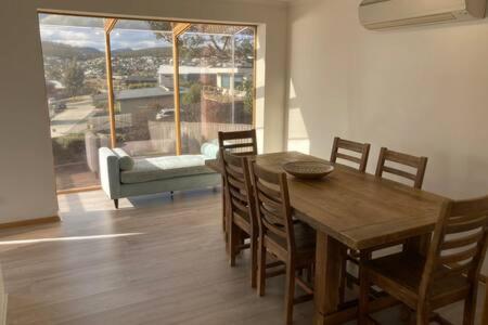 Spacious Modern Home Outstanding Views sleeps 9 Hobart Exterior foto