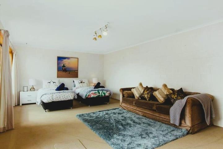 Spacious Modern Home Outstanding Views sleeps 9 Hobart Exterior foto